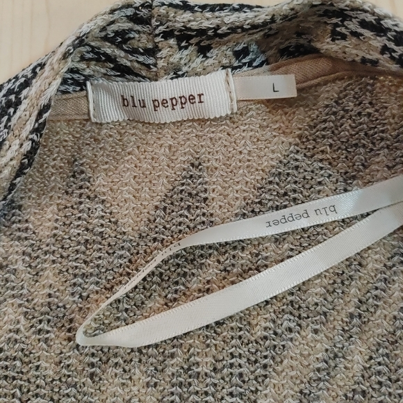 Blu Pepper Blue and Light Tan Knit Shawl Sweater Cape Size L - Picture 3 of 3